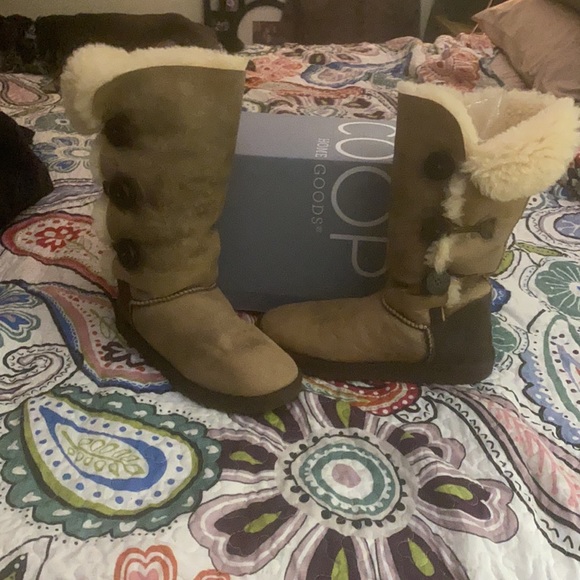 Distressed Brown Bailey Triplet Ugg Boots - Picture 2 of 8